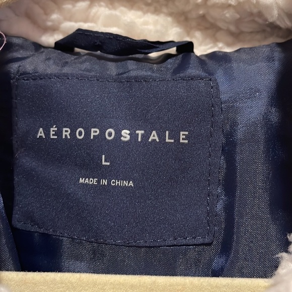 Like new Aeropostale vest with fur Sherpa hood. Size L. Navy colored. - Picture 5 of 10